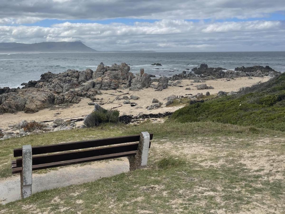 Footprints In Kleinmond Hotel ภายนอก รูปภาพ